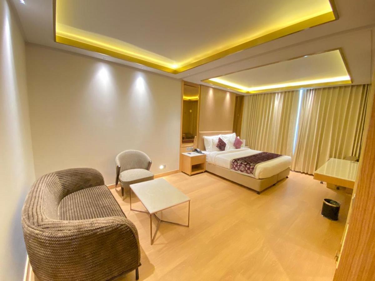 Nirvana Luxury Hotel L Ludhiana Esterno foto